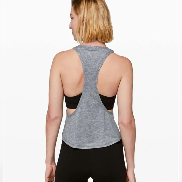 Lululemon wild wish tank- blue - like new - size 8 - Picture 5 of 9